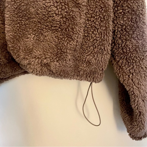 Old Navy Cropped Fluffy Pullover - Picture 4 of 4